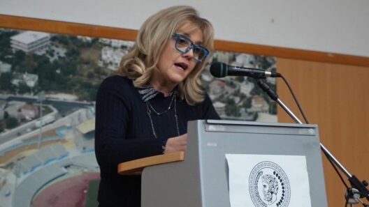 «Η διέλευση του σιδηροδρόμου από την Πάτρα» 36 «Η διέλευση του σιδηροδρόμου από την Πάτρα»