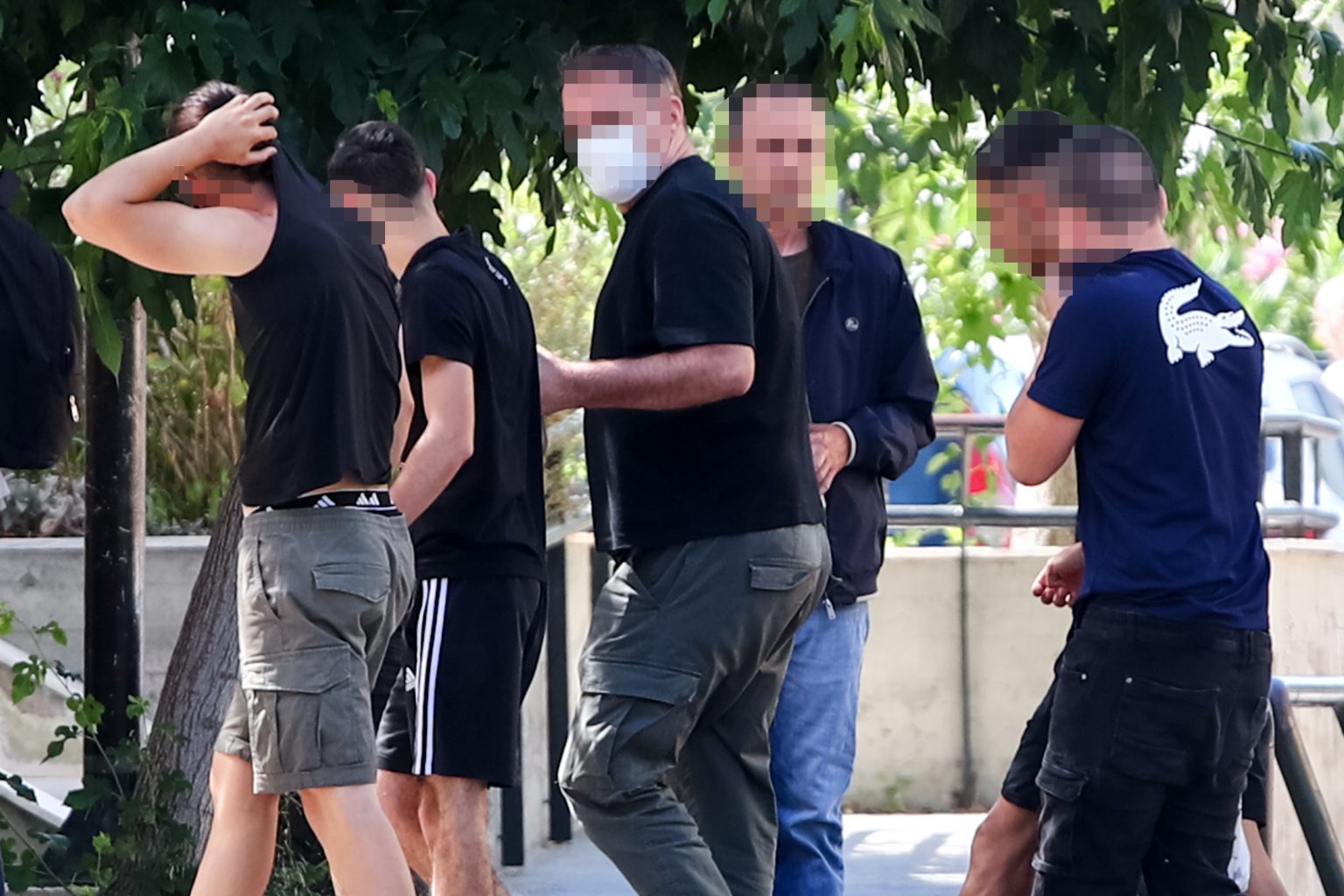 Καλλιθέα: Στην Ευελπίδων οι συλληφθέντες για τη δολοφονία του 15χρονου – Στο μικροσκόπιο 17 άτομα 30 Καλλιθέα: Στην Ευελπίδων οι συλληφθέντες για τη δολοφονία του 15χρονου – Στο μικροσκόπιο 17 άτομα