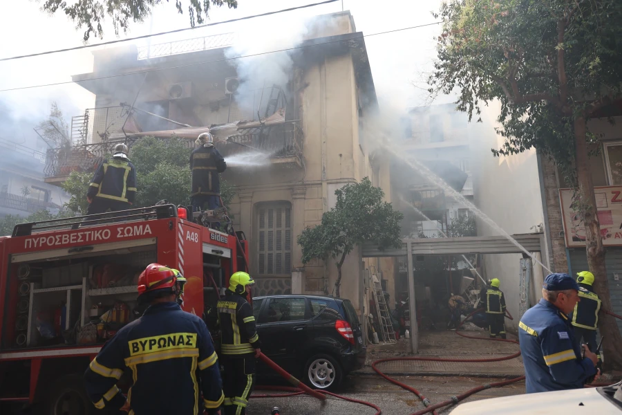 Καλλιθέα: Συγκλονιστικές σκηνές από τη φωτιά σε οικεία - Ένοικος σώθηκε την τελευταία στιγμή ΦΩΤΟ 30 Καλλιθέα: Συγκλονιστικές σκηνές από τη φωτιά σε οικεία - Ένοικος σώθηκε την τελευταία στιγμή ΦΩΤΟ