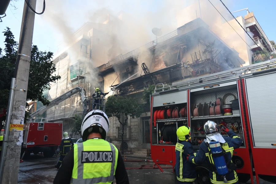 Καλλιθέα: Συγκλονιστικές σκηνές από τη φωτιά σε οικεία - Ένοικος σώθηκε την τελευταία στιγμή ΦΩΤΟ 33 Καλλιθέα: Συγκλονιστικές σκηνές από τη φωτιά σε οικεία - Ένοικος σώθηκε την τελευταία στιγμή ΦΩΤΟ