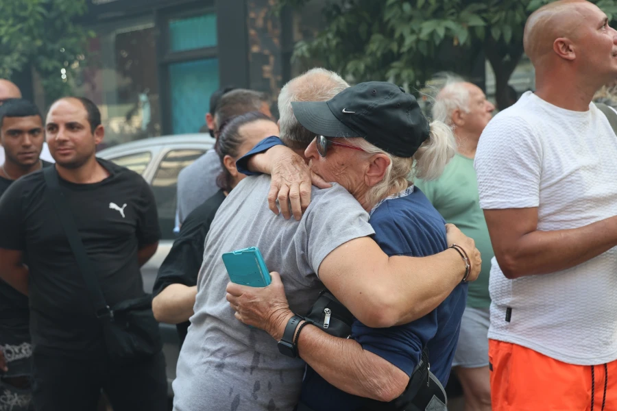 Καλλιθέα: Συγκλονιστικές σκηνές από τη φωτιά σε οικεία - Ένοικος σώθηκε την τελευταία στιγμή ΦΩΤΟ 37 Καλλιθέα: Συγκλονιστικές σκηνές από τη φωτιά σε οικεία - Ένοικος σώθηκε την τελευταία στιγμή ΦΩΤΟ