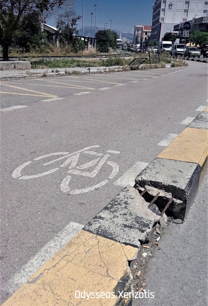 Πάτρα: Παγίδες με ξηλωμένα και κατεστραμμένα κράσπεδα σε κεντρικό Ποδητόδρόμου...που στένεψε τον δρόμο ΦΩΤΟ 28 Πάτρα: Παγίδες με ξηλωμένα και κατεστραμμένα κράσπεδα σε κεντρικό Ποδητόδρόμου...που στένεψε τον δρόμο ΦΩΤΟ