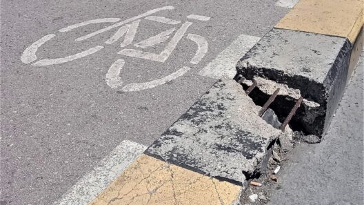 Πάτρα: Παγίδες με ξηλωμένα και κατεστραμμένα κράσπεδα σε κεντρικό Ποδητόδρόμου...που στένεψε τον δρόμο ΦΩΤΟ 37 Πάτρα: Παγίδες με ξηλωμένα και κατεστραμμένα κράσπεδα σε κεντρικό Ποδητόδρόμου...που στένεψε τον δρόμο ΦΩΤΟ