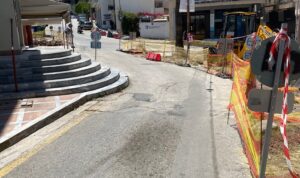 Πάτρα: Παγίδα για οδηγούς μπροστά σε εκκλησία - Σπάνε ζάντες και λάστιχα ΦΩΤΟ