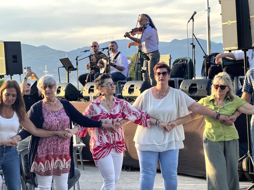 Ικαριώτικο γλέντι από τον Πολιτιστικό Σύλλογο Αραχωβιτίκων ΦΩΤΟ 32 Ικαριώτικο γλέντι από τον Πολιτιστικό Σύλλογο Αραχωβιτίκων ΦΩΤΟ