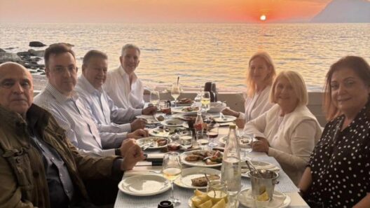 Το τραπέζι της «Γέφυρας» στην τ. υφυπουργό Σοφία Βούλτεψη, στην Πάτρα 58 Το τραπέζι της «Γέφυρας» στην τ. υφυπουργό Σοφία Βούλτεψη, στην Πάτρα