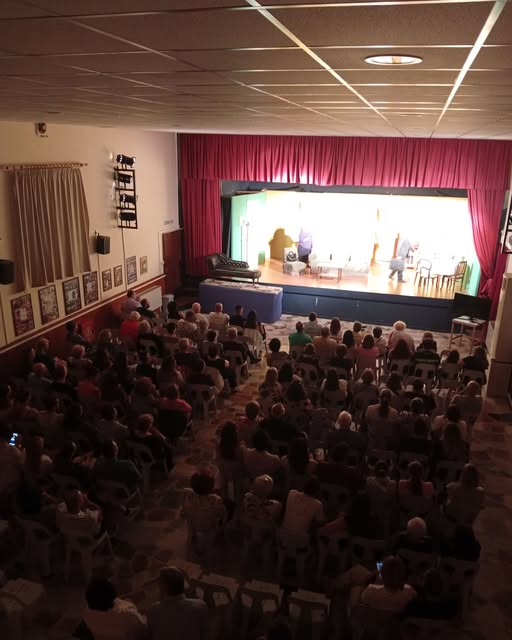 Τελαυταία παράσταση για την ξεκαρδιστική κωμωδία του Συλλόγου Καμαρών ΦΩΤΟ 33 Τελαυταία παράσταση για την ξεκαρδιστική κωμωδία του Συλλόγου Καμαρών ΦΩΤΟ