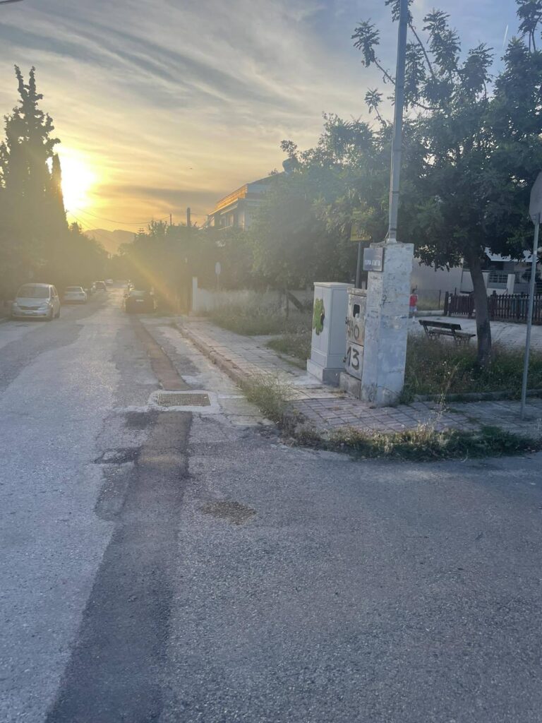 Πάτρα: Εικόνες εγκατάλειψης στον Άνω Καστελόκαμπο, δίπλα σε Παιδική χαρά ΦΩΤΟ 32 Πάτρα: Εικόνες εγκατάλειψης στον Άνω Καστελόκαμπο, δίπλα σε Παιδική χαρά ΦΩΤΟ