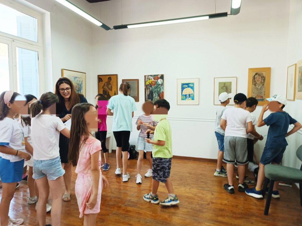 Επίσκεψη του 1ου Δημοτικού Ακράτας στην Πινακοθήκη «Ζωή Ψαρρού» ΦΩΤΟ