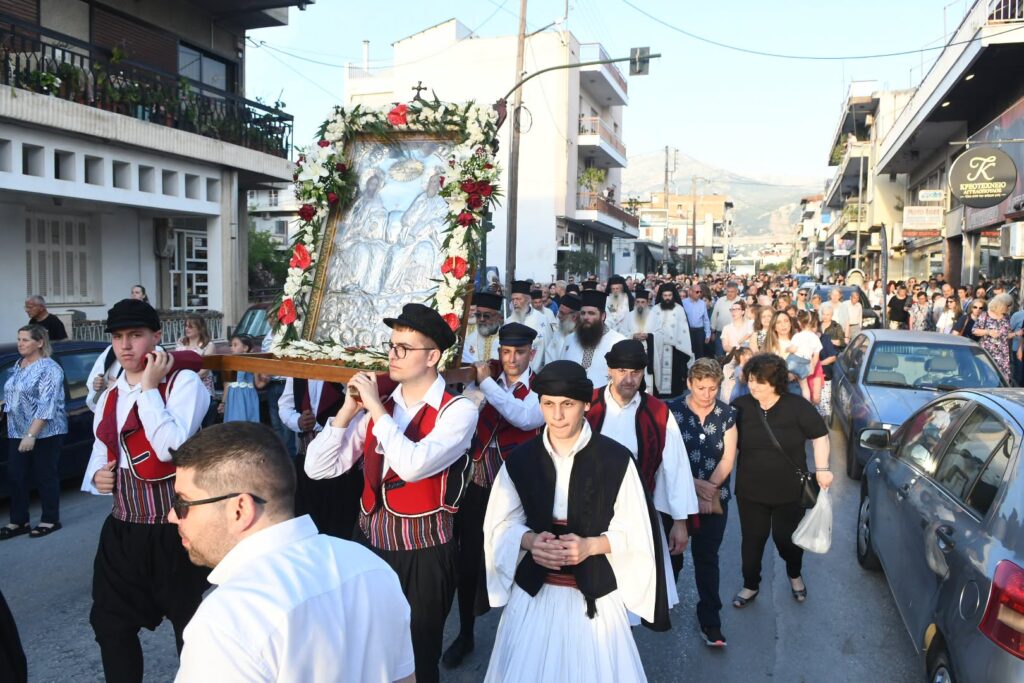 Στις θρησκευτικές εκδηλώσεις του Αγίου Πνεύματος, στελέχη της δημοτικής αρχής ΦΩΤΟ; 29 Στις θρησκευτικές εκδηλώσεις του Αγίου Πνεύματος, στελέχη της δημοτικής αρχής ΦΩΤΟ;