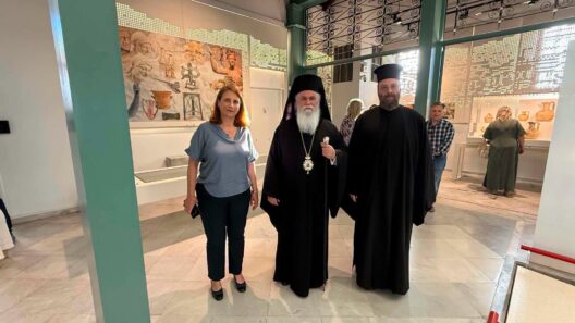 Ο Μητροπολίτης Ιερώνυμος στις εκθέσεις του Μουσείου Αιγίου «Αιγιαλείας περιήγησις» ΦΩΤΟ 38 Ο Μητροπολίτης Ιερώνυμος στις εκθέσεις του Μουσείου Αιγίου «Αιγιαλείας περιήγησις» ΦΩΤΟ