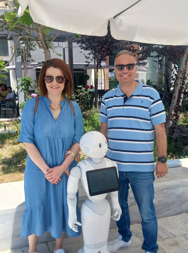 Το ρομπότ Pepper στην πλατεία Αγίας Λαύρας του Αιγίου ΦΩΤΟ 29 Το ρομπότ Pepper στην πλατεία Αγίας Λαύρας του Αιγίου ΦΩΤΟ