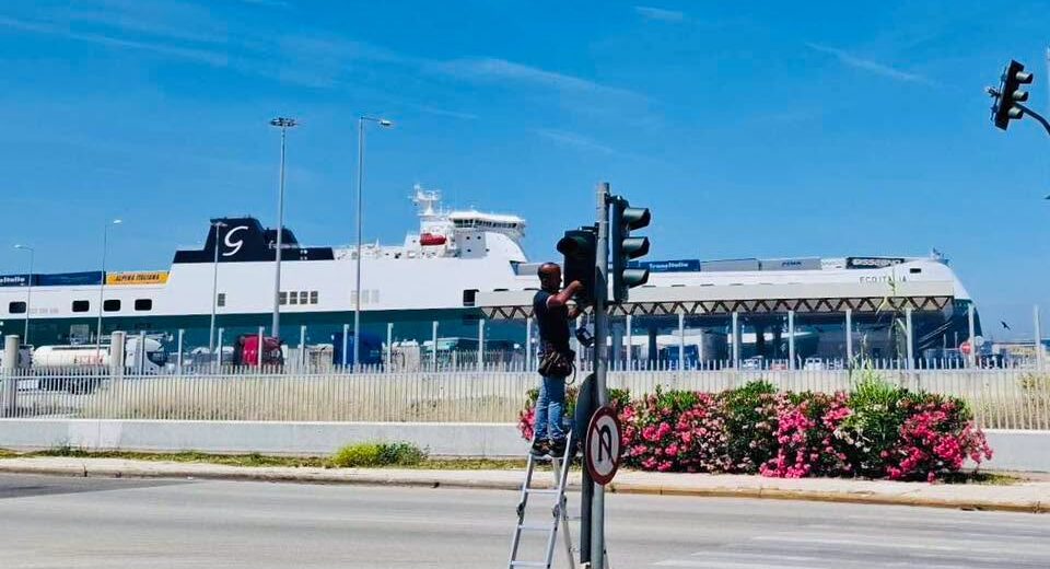Πάτρα: Σύγχρονη σήμανση για ασφαλείς μετακινήσεις - Οι 8 «επικίνδυνοι» κόμβοι που αλλάζουν φανάρια ΦΩΤΟ