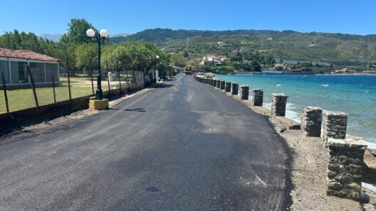 Ερινεός: Νέοι δρόμοι, αλλά και «βροχή» παραπόνων από κατοίκους ΦΩΤΟ 37 Ερινεός: Νέοι δρόμοι, αλλά και «βροχή» παραπόνων από κατοίκους ΦΩΤΟ