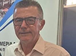 «Αποχωρεί και σφυρίζει αδιάφορα»