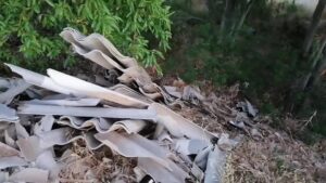 Αχαΐα: Καρκινογόνο υλικό σε όχθη ποταμού απειλεί ευθέως τη Δημόσια Υγεία ΒΙΝΤΕΟ