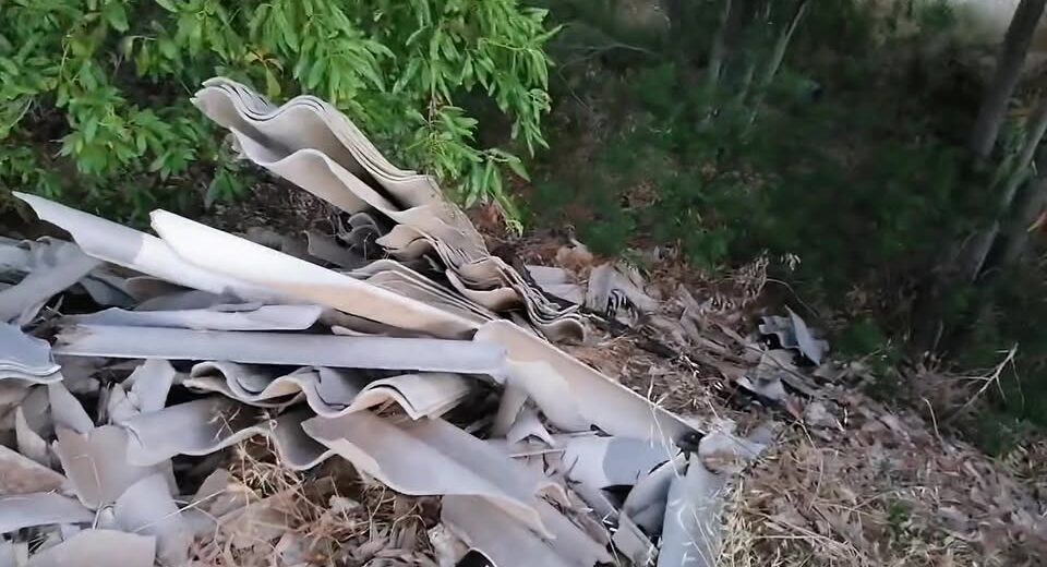 Αχαΐα: Καρκινογόνο υλικό σε όχθη ποταμού απειλεί ευθέως τη Δημόσια Υγεία ΒΙΝΤΕΟ