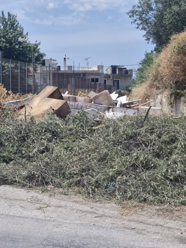 Πάτρα: Ανεξέλεγκτη χωματερή στην Οβρυά προκαλεί ανησυχία για φωτιά και δημόσια υγεία ΦΩΤΟ 30 Πάτρα: Ανεξέλεγκτη χωματερή στην Οβρυά προκαλεί ανησυχία για φωτιά και δημόσια υγεία ΦΩΤΟ