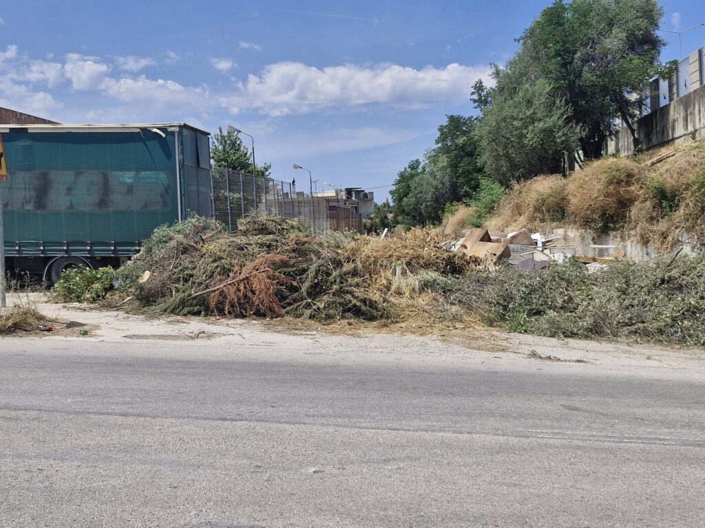 Πάτρα: Ανεξέλεγκτη χωματερή στην Οβρυά προκαλεί ανησυχία για φωτιά και δημόσια υγεία ΦΩΤΟ 31 Πάτρα: Ανεξέλεγκτη χωματερή στην Οβρυά προκαλεί ανησυχία για φωτιά και δημόσια υγεία ΦΩΤΟ