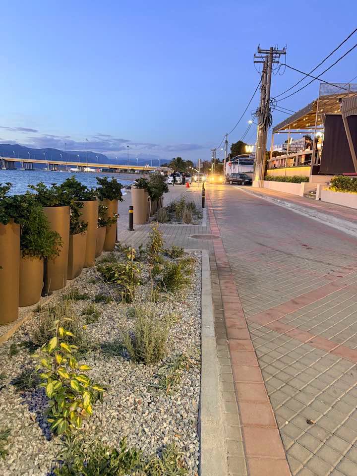 Ρίο: Επίσημη σήμανση για νόμιμα πάρκινγκ στη νέα παραλιακή, με τα παρτέρια ΦΩΤΟ
