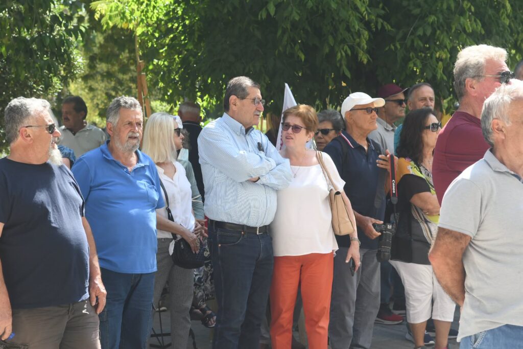 Πάτρα: Κινητοποίηση συνταξιούχων για περικοπές αντί πραγματικών αυξήσεων ΦΩΤΟ 30 Πάτρα: Κινητοποίηση συνταξιούχων για περικοπές αντί πραγματικών αυξήσεων ΦΩΤΟ