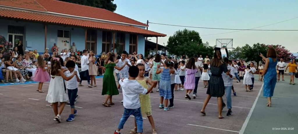 Τελετή λήξης της σχολικής χρονιάς στο 2ο Δημοτικό Ακράτας ΦΩΤΟ 33 Τελετή λήξης της σχολικής χρονιάς στο 2ο Δημοτικό Ακράτας ΦΩΤΟ