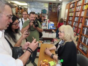 Στην «Γωνία του Βιβλίου» η Αγγελική Νικολούλη ΦΩΤΟ