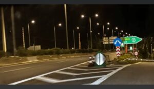 Πάτρα: Πετροπόλεμος «εφιάλτης» στην Περιμετρική - «Πεδίο βολής» - Μαρτυρίες που κόβουν την ανάσα ΦΩΤΟ 37 Πάτρα: Πετροπόλεμος στην Περιμετρική