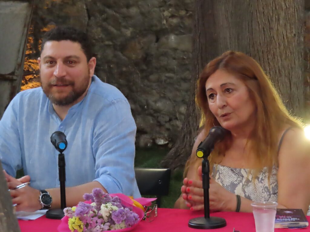 Η παρουσίαση του βιβλίου «Ταξιδεύοντας- Ο μαγικός κόσμος των άστρων και των ηλεκτρονίων» ΦΩΤΟ 33 Η παρουσίαση του βιβλίου «Ταξιδεύοντας- Ο μαγικός κόσμος των άστρων και των ηλεκτρονίων» ΦΩΤΟ
