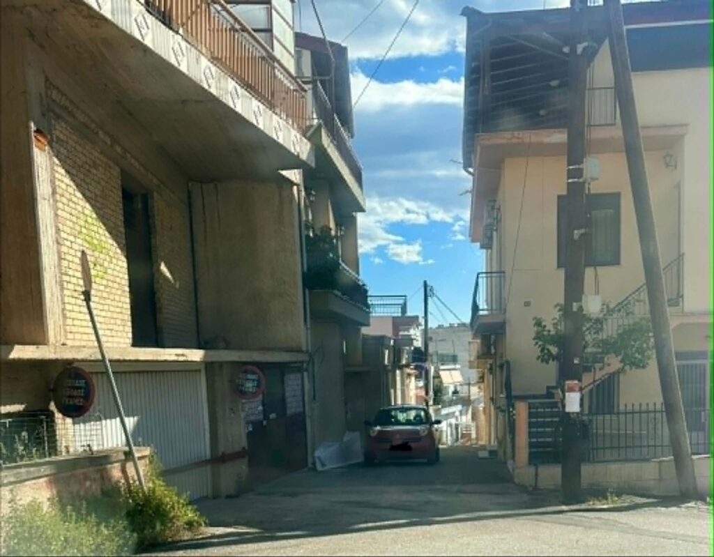 Πάτρα: Σοκάκια «πάρκινγκ», από οδική ασυνειδησία, έλλειψη σήμανσης και τροχονομικών ελέγχων ΦΩΤΟ 30 Πάτρα: Σοκάκια «πάρκινγκ», από οδική ασυνειδησία, έλλειψη σήμανσης και τροχονομικών ελέγχων ΦΩΤΟ