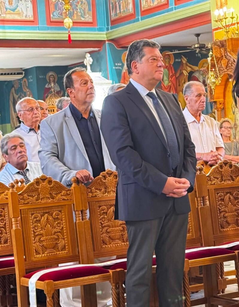 Ο Δημήτρης Παλούμπης στα ονομαστήρια του Μητροπολίτου Καλαβρύτων και Αιγιαλείας Ιερωνύμου ΦΩΤΟ 28 Ο Δημήτρης Παλούμπης στα ονομαστήρια του Μητροπολίτου Καλαβρύτων και Αιγιαλείας Ιερωνύμου ΦΩΤΟ