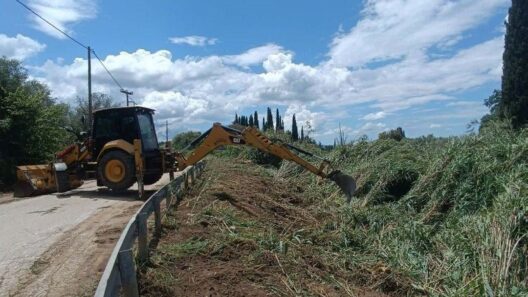 Δυτική Αχαΐα: «Γιγαντιαία» επιχείρηση, ανοιχτοί δρόμοι - ασφαλή οδήγηση, από τον Δήμο ΦΩΤΟ 38 Δυτική Αχαΐα: «Γιγαντιαία» επιχείρηση, ανοιχτοί δρόμοι - ασφαλή οδήγηση, από τον Δήμο ΦΩΤΟ