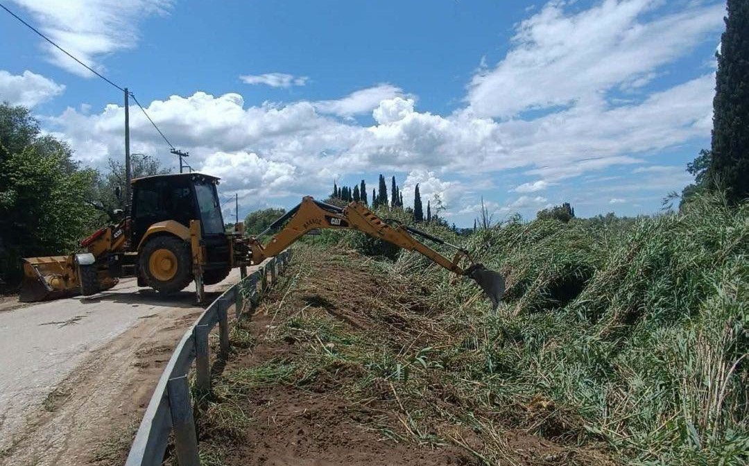 Δυτική Αχαΐα: «Γιγαντιαία» επιχείρηση, ανοιχτοί δρόμοι - ασφαλή οδήγηση, από τον Δήμο ΦΩΤΟ