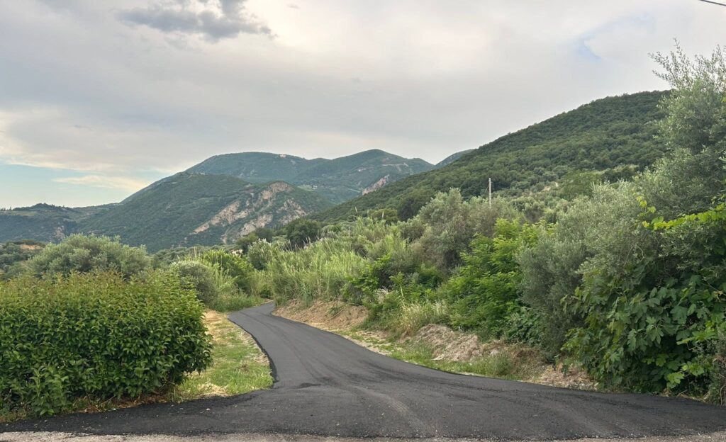 Ερινεός: Νέοι δρόμοι, αλλά και «βροχή» παραπόνων από κατοίκους ΦΩΤΟ 29 Ερινεός: Νέοι δρόμοι, αλλά και «βροχή» παραπόνων από κατοίκους ΦΩΤΟ