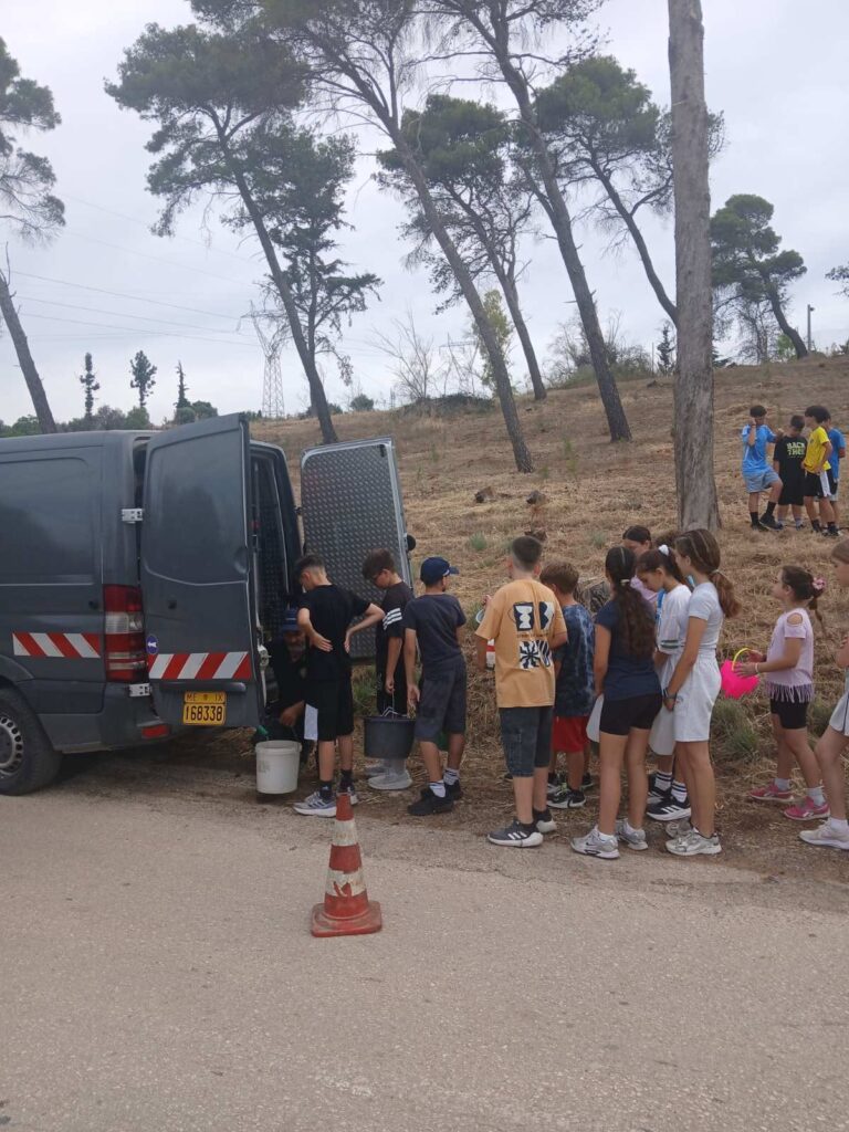 Πότισμα των δενδρυλλίων στο «καμμένο» Γηροκομειό Πατρών ΦΩΤΟ 29 Πότισμα των δενδρυλλίων στο «καμμένο» Γηροκομειό Πατρών ΦΩΤΟ