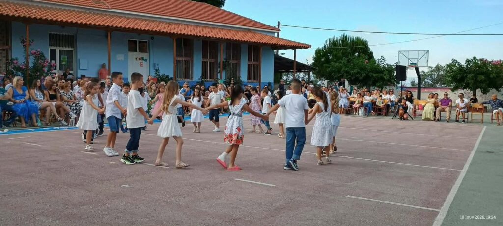Τελετή λήξης της σχολικής χρονιάς στο 2ο Δημοτικό Ακράτας ΦΩΤΟ 36 Τελετή λήξης της σχολικής χρονιάς στο 2ο Δημοτικό Ακράτας ΦΩΤΟ