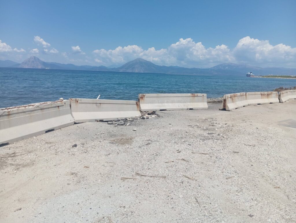 Πάτρα: Η διάβρωση «καταπίνει» και την Ακτή Δυμαίων - Κάτοικοι και καταστηματάρχες ξεσπούν στο Patrapress ΦΩΤΟ 28 Πάτρα: Η διάβρωση «καταπίνει» και την Ακτή Δυμαίων - Κάτοικοι και καταστηματάρχες ξεσπούν στο Patrapress ΦΩΤΟ