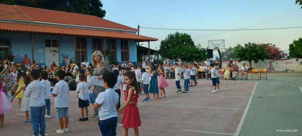 Τελετή λήξης της σχολικής χρονιάς στο 2ο Δημοτικό Ακράτας ΦΩΤΟ 34 Τελετή λήξης της σχολικής χρονιάς στο 2ο Δημοτικό Ακράτας ΦΩΤΟ