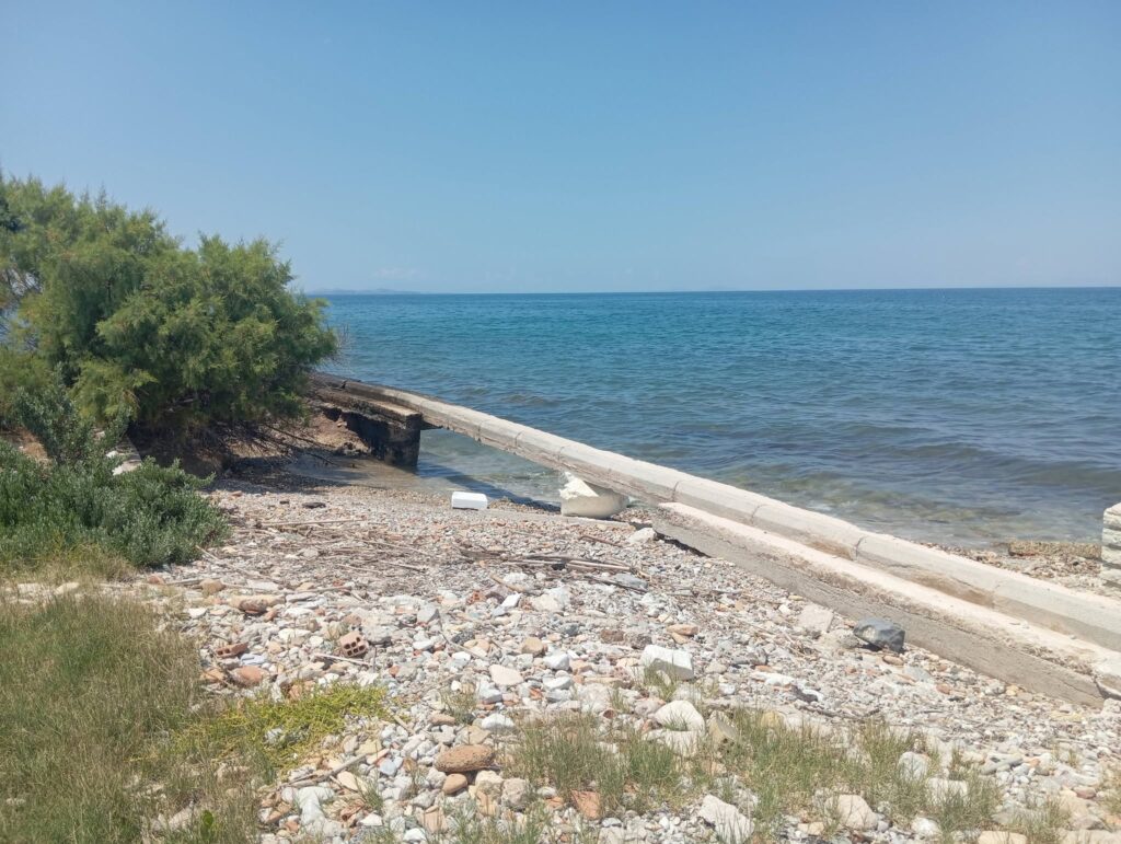 Πάτρα: Η διάβρωση «καταπίνει» και την Ακτή Δυμαίων - Κάτοικοι και καταστηματάρχες ξεσπούν στο Patrapress ΦΩΤΟ 33 Πάτρα: Η διάβρωση «καταπίνει» και την Ακτή Δυμαίων - Κάτοικοι και καταστηματάρχες ξεσπούν στο Patrapress ΦΩΤΟ
