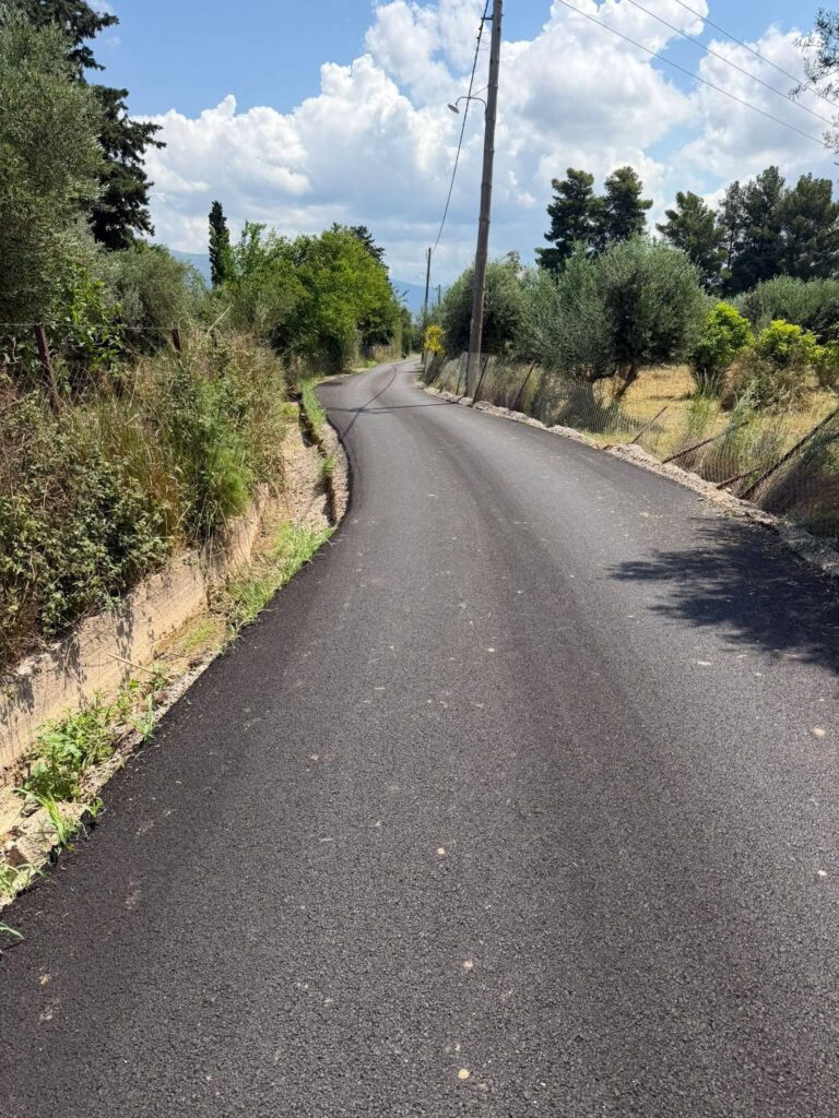 Ερύμανθος: Βελτιώνεται η καθημερινότητα σε αγροτικούς δρόμους ΦΩΤΟ 30 Ερύμανθος: Βελτιώνεται η καθημερινότητα σε αγροτικούς δρόμους ΦΩΤΟ