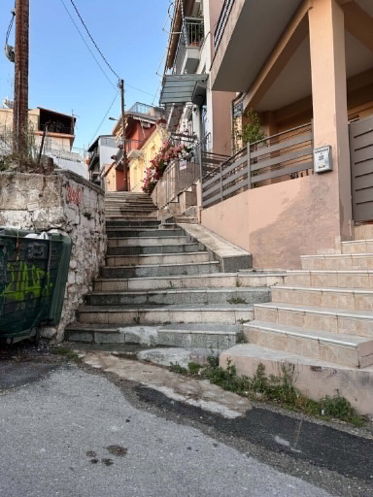 Πάτρα: Σοκάκια «πάρκινγκ», από οδική ασυνειδησία, έλλειψη σήμανσης και τροχονομικών ελέγχων ΦΩΤΟ 32 Πάτρα: Σοκάκια «πάρκινγκ», από οδική ασυνειδησία, έλλειψη σήμανσης και τροχονομικών ελέγχων ΦΩΤΟ