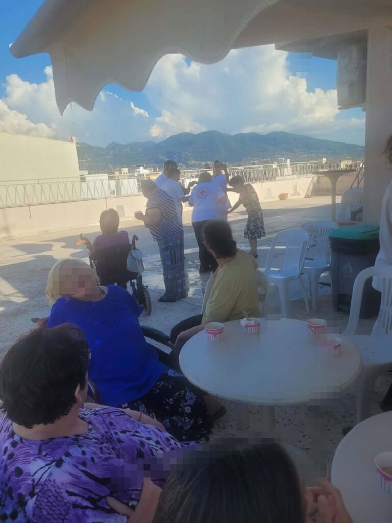 Με κέφι ο Ερυθρός Σταυρός στο Άσυλο Ανιάτων Πατρών ΦΩΤΟ 31 Με κέφι ο Ερυθρός Σταυρός στο Άσυλο Ανιάτων Πατρών ΦΩΤΟ