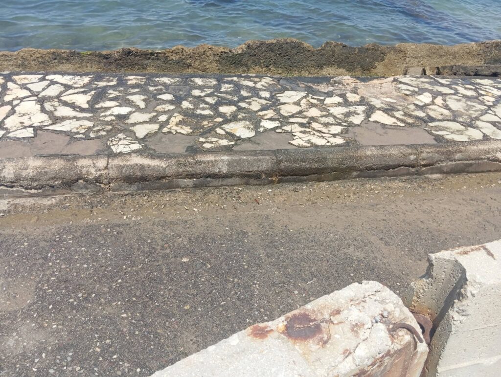 Πάτρα: Η διάβρωση «καταπίνει» και την Ακτή Δυμαίων - Κάτοικοι και καταστηματάρχες ξεσπούν στο Patrapress ΦΩΤΟ 34 Πάτρα: Η διάβρωση «καταπίνει» και την Ακτή Δυμαίων - Κάτοικοι και καταστηματάρχες ξεσπούν στο Patrapress ΦΩΤΟ