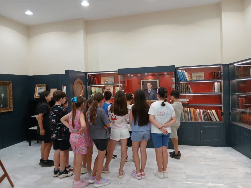 Στο Μουσείο «Ιάκωβος Τσούνης» το 9ο Δημοτικό Σχολείο Αιγίου 33 Στο Μουσείο «Ιάκωβος Τσούνης» το 9ο Δημοτικό Σχολείο Αιγίου