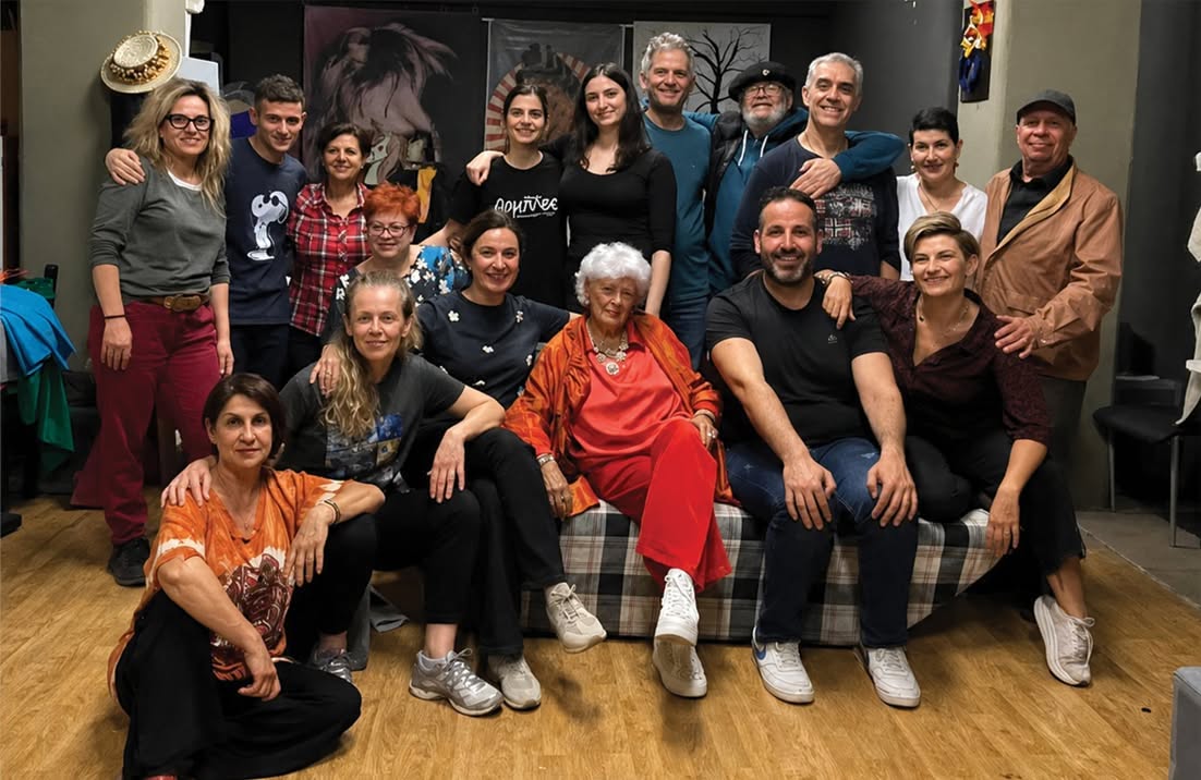 Η παράσταση «Αλαφροΐσκιωτους» στο Θέατρο Αγορά από το «Ρεφενέ» ΦΩΤΟ