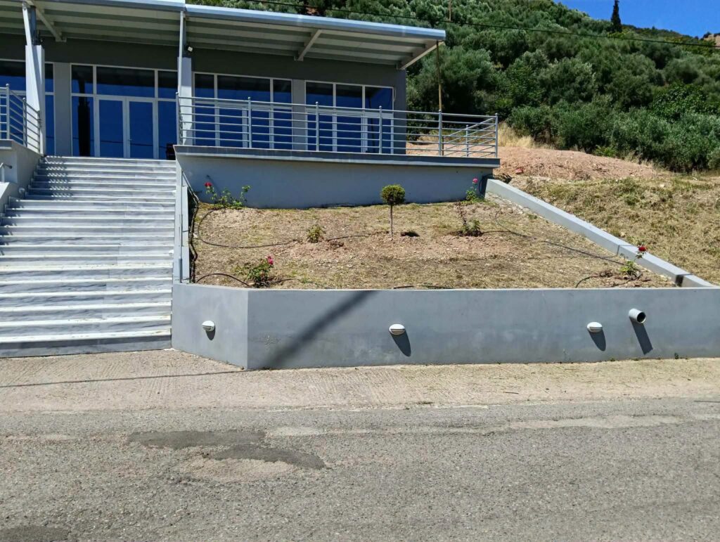 Με λουλούδια, στον σύλλογο, ομόρφυνε η είσοδος στο Μαυρίκι Αιγίου ΦΩΤΟ 30 Με λουλούδια, στον σύλλογο, ομόρφυνε η είσοδος στο Μαυρίκι Αιγίου ΦΩΤΟ