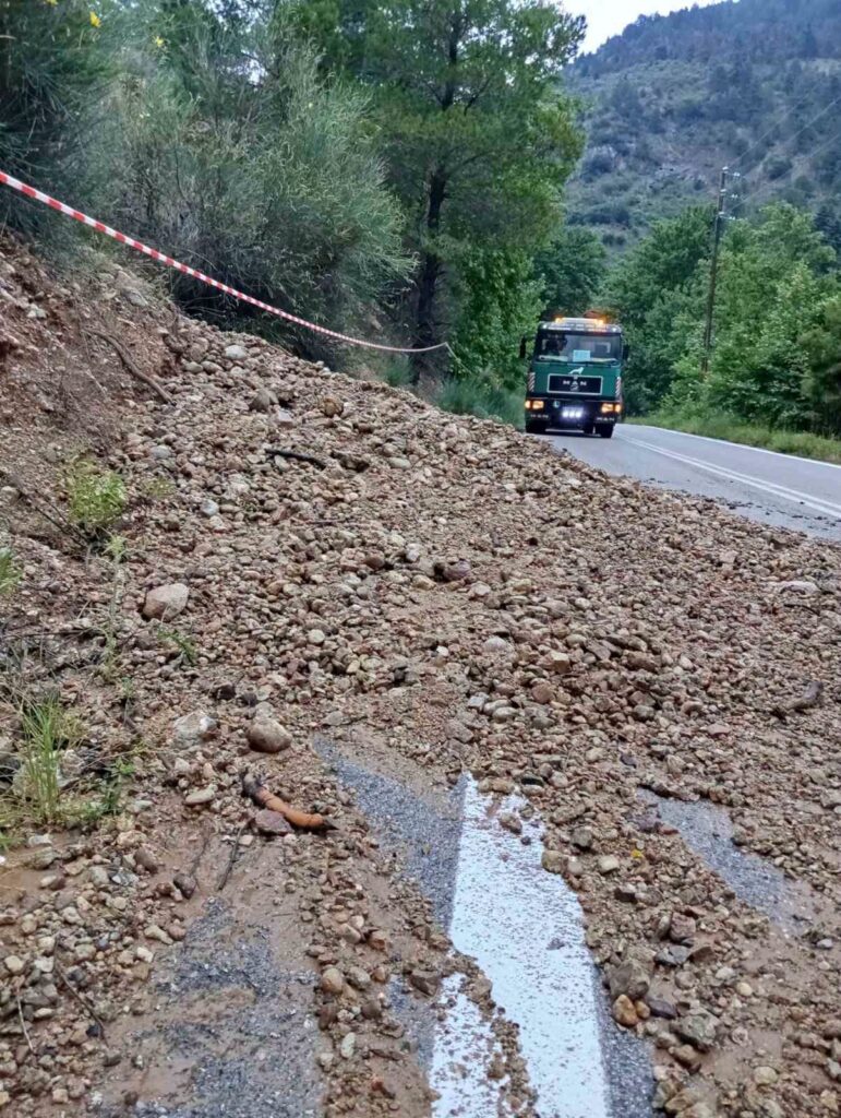 Αχαΐα: Χαλάζι έπληξε καλλιέργειες και έκλεισε δρόμους ΦΩΤΟ 29 Αχαΐα: Χαλάζι έπληξε καλλιέργειες και έκλεισε δρόμους ΦΩΤΟ