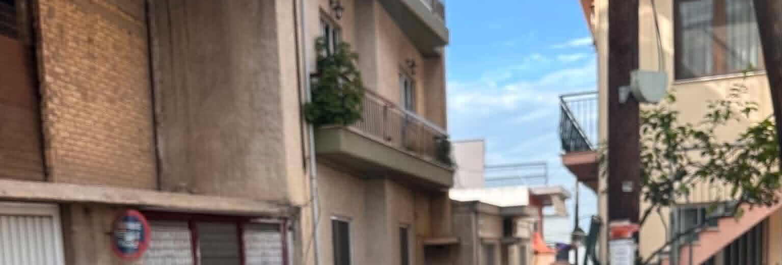 Πάτρα: Σοκάκια «πάρκινγκ», από οδική ασυνειδησία, έλλειψη σήμανσης και τροχονομικών ελέγχων ΦΩΤΟ