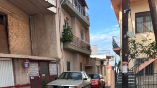Πάτρα: Σοκάκια «πάρκινγκ», από οδική ασυνειδησία, έλλειψη σήμανσης και τροχονομικών ελέγχων ΦΩΤΟ 38 Πάτρα: Σοκάκια «πάρκινγκ», από οδική ασυνειδησία, έλλειψη σήμανσης και τροχονομικών ελέγχων ΦΩΤΟ