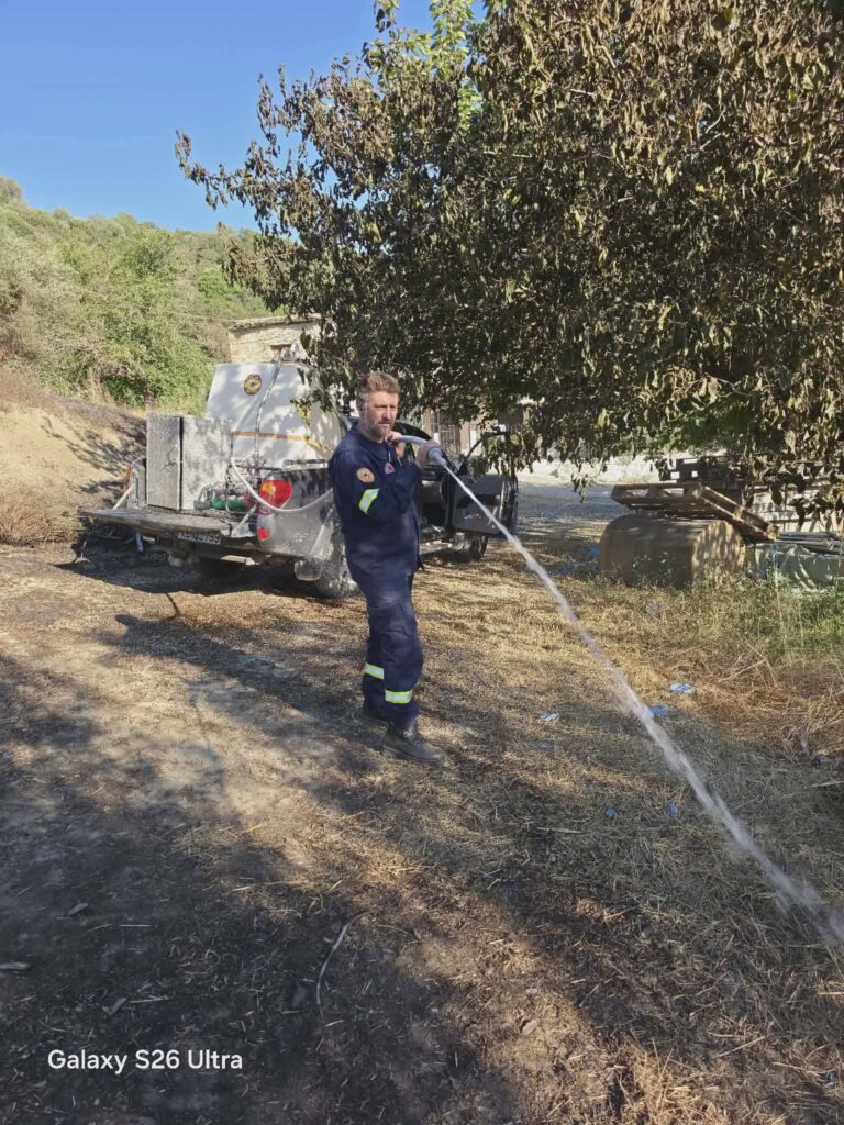 Αχαΐα: Στο «τσακ» σώθηκαν, από την φωτιά, τα Ζησιμαίικα, με τη συμβολή και εθελοντών ΦΩΤΟ 29 Αχαΐα: Στο «τσακ» σώθηκαν, από την φωτιά, τα Ζησιμαίικα, με τη συμβολή και εθελοντών ΦΩΤΟ